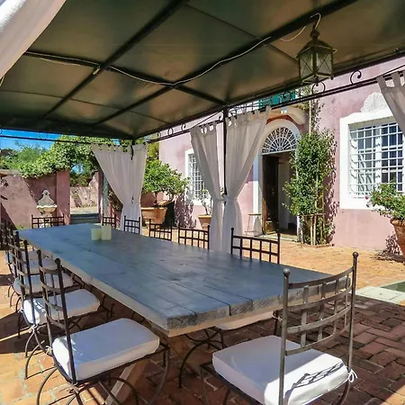 Historic With And Sea Views *