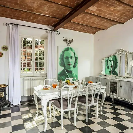 Historic With And Sea Views *