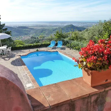 Dom wakacyjny Historic With And Sea Views Massarosa