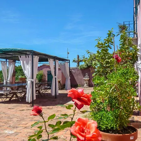 Historic With And Sea Views *